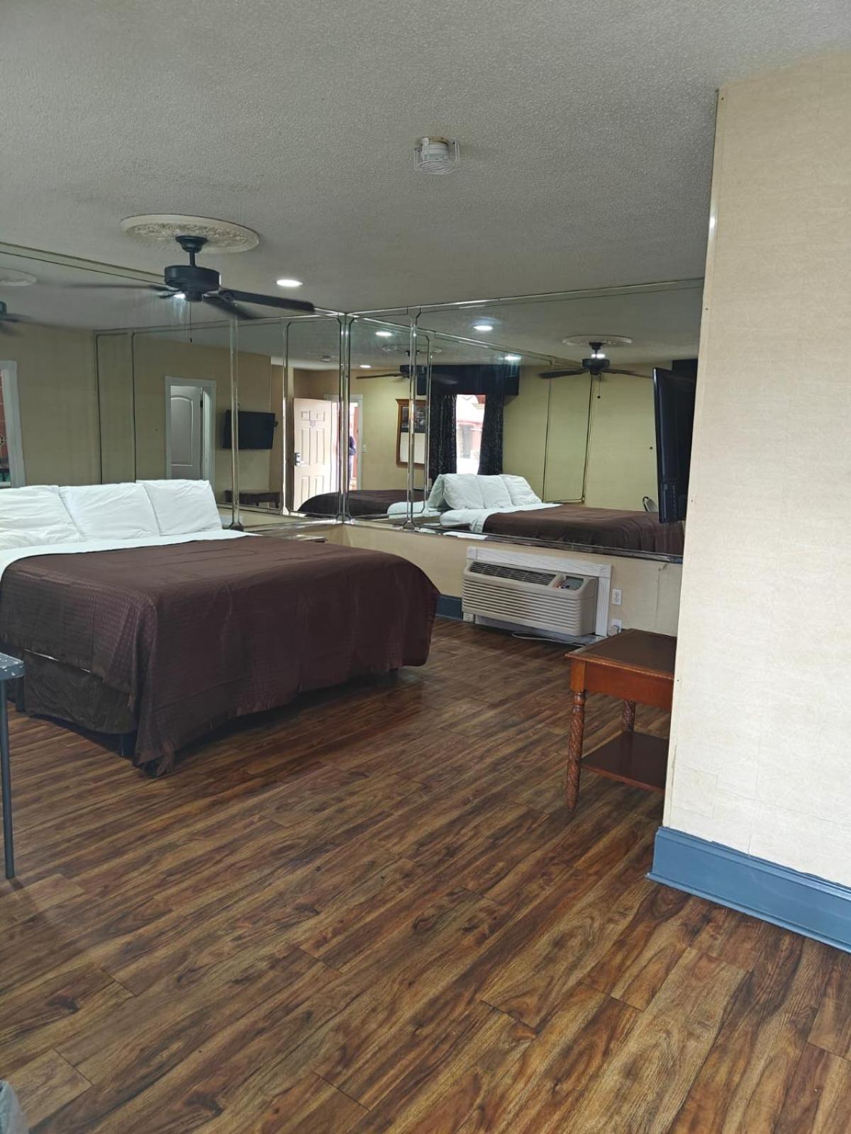 Deluxe Inn - Savannah Ngoại thất bức ảnh