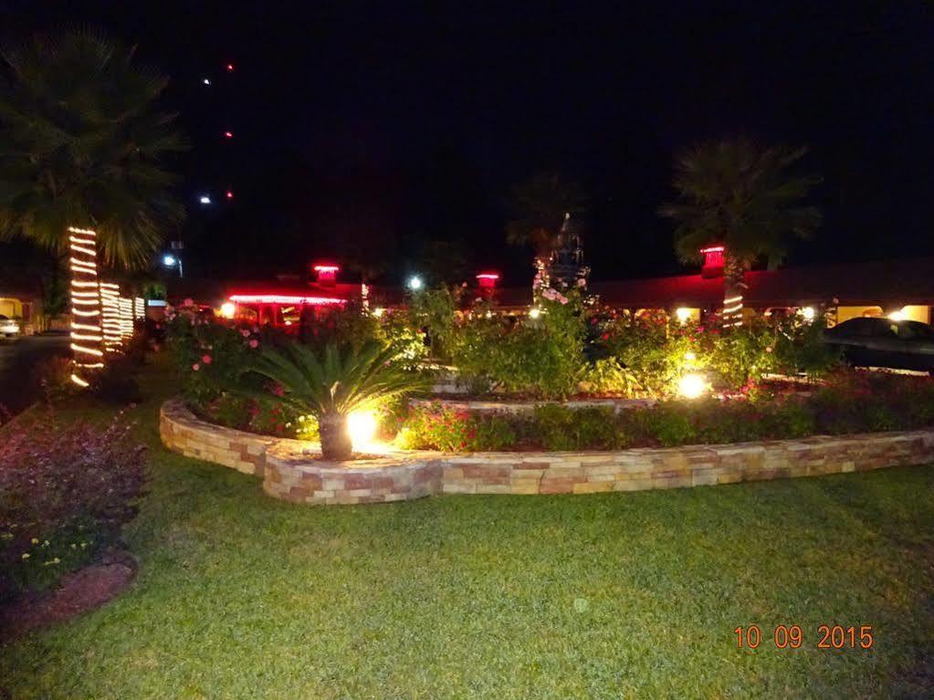 Deluxe Inn - Savannah Ngoại thất bức ảnh