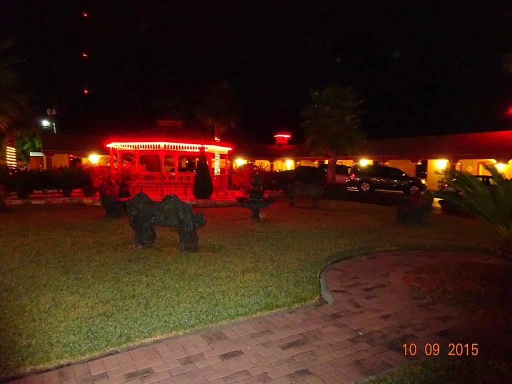 Deluxe Inn - Savannah Ngoại thất bức ảnh